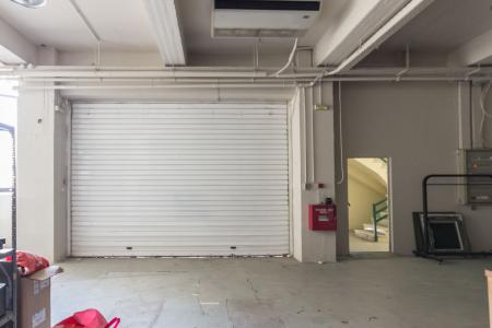 North Athens retail store 1.380 sq.m for rent