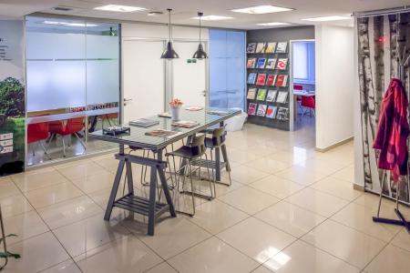 West Athens commercial space 1.016 sq.m for rent