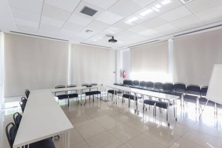 West Athens commercial space 1.016 sq.m for rent
