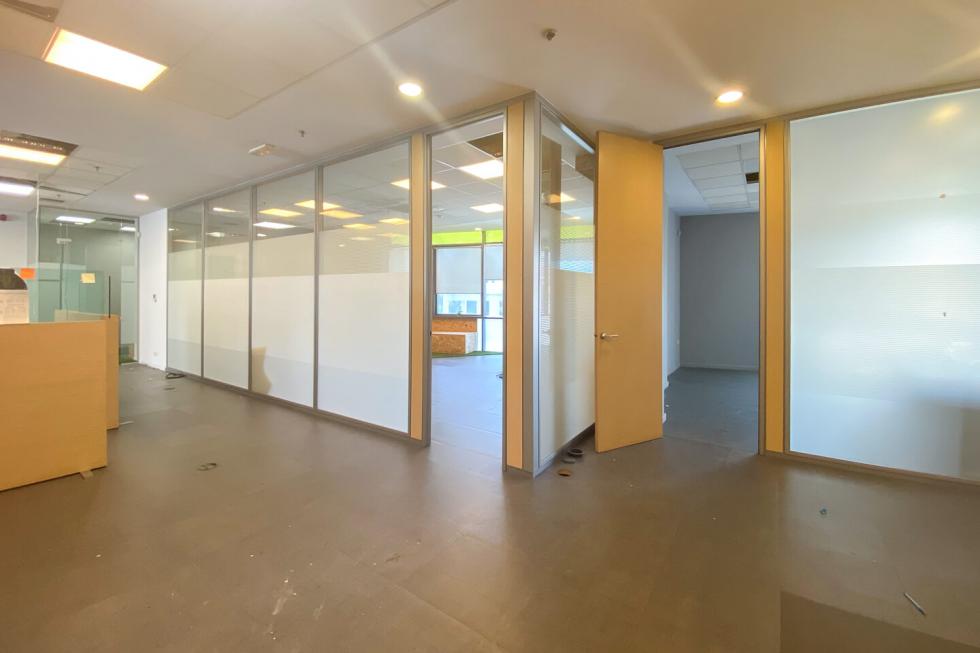 Luxurious offices of 1.578 sq.m north of Athens