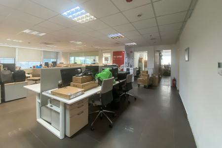 North Athens office 1.080 sqm for rent.