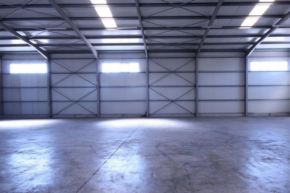Acharnes, commercial warehouse 1.000 sqm to let