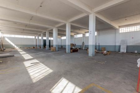 West Attica commercial space 1.000 sq.m for rent