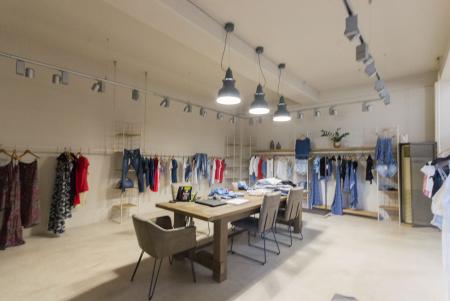 North Athens retail store 1.380 sq.m for rent