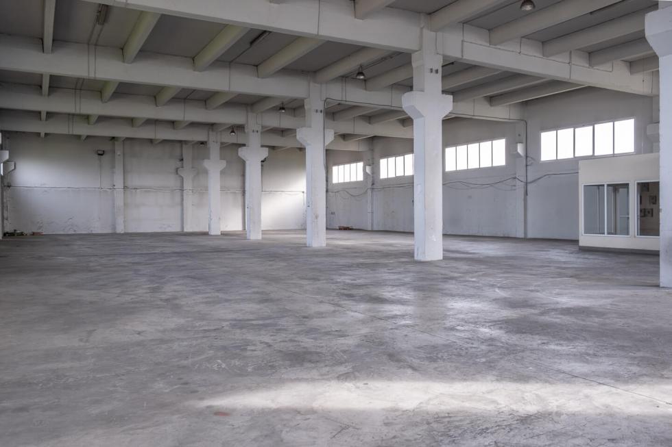 West Attica warehouse of 1.000 sq.m is for rent